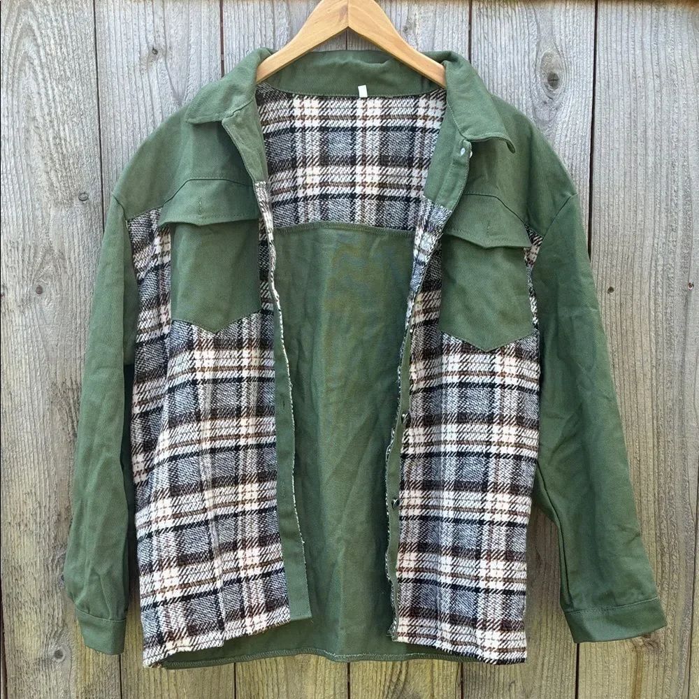 Women’s Plaid Button up Shacket Jacket - Picture 3 of 15